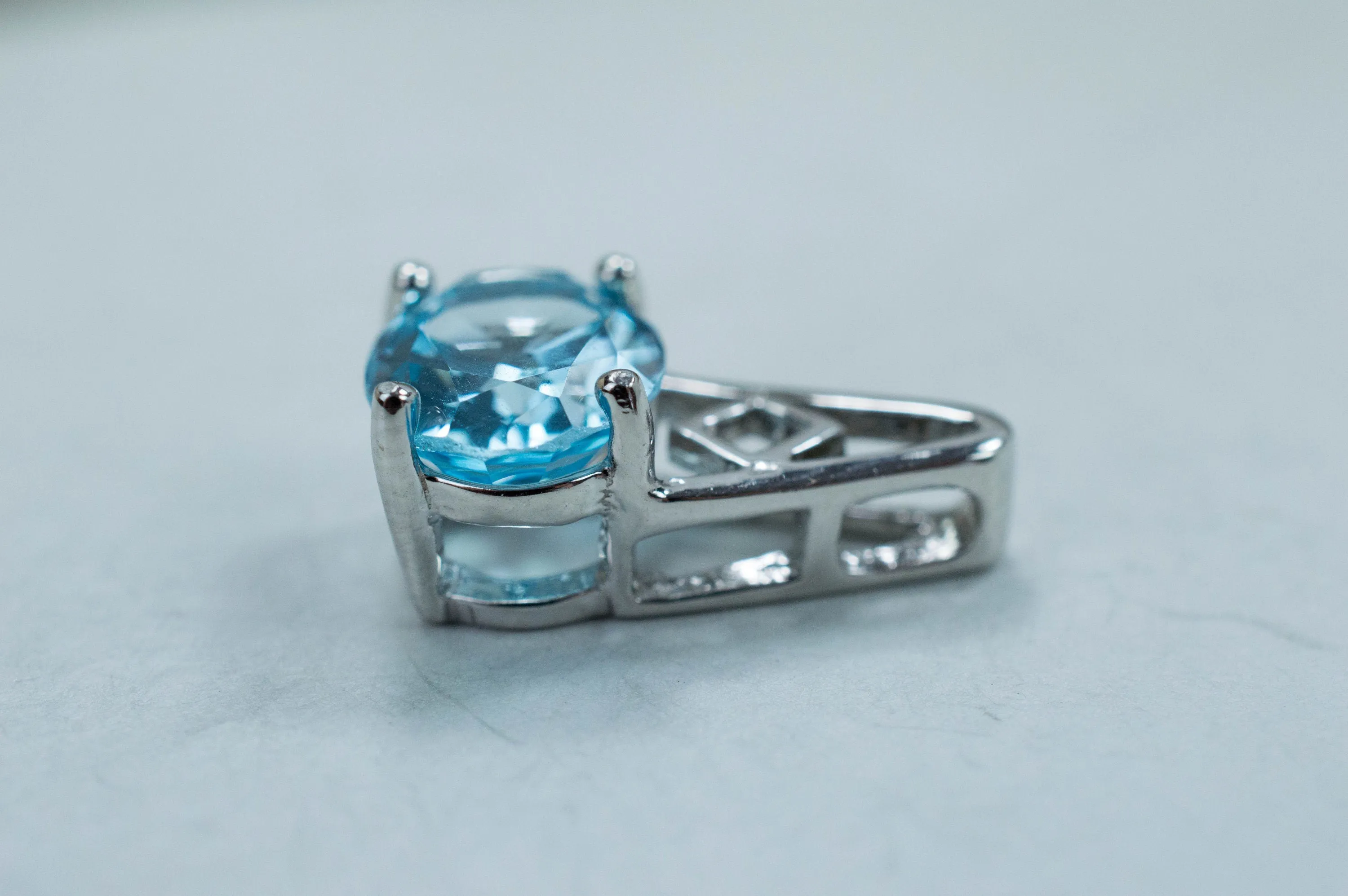 Blue Topaz Pendant; Genuine Brazilian Topaz; 2.890cts