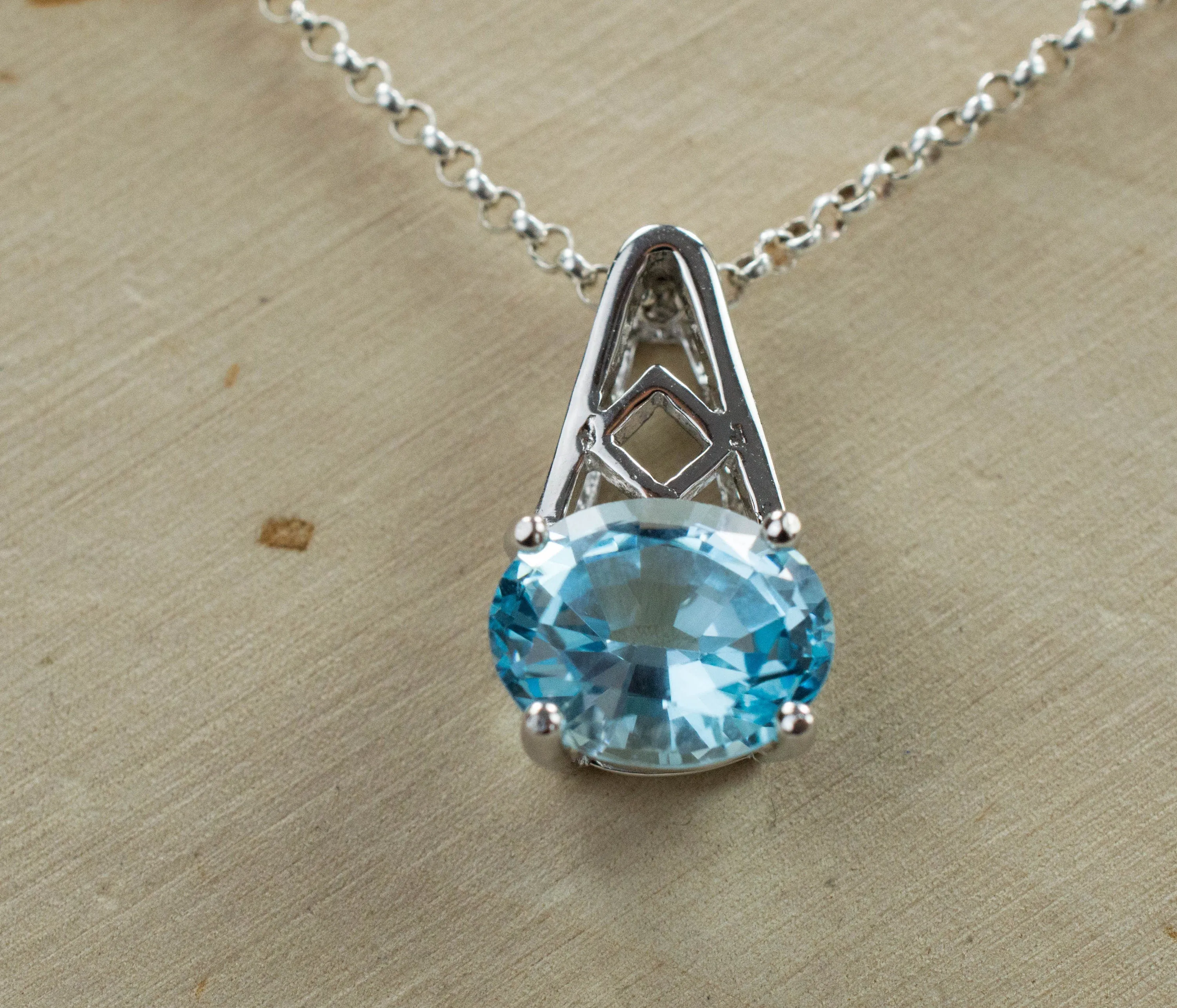 Blue Topaz Pendant; Genuine Brazilian Topaz; 2.890cts