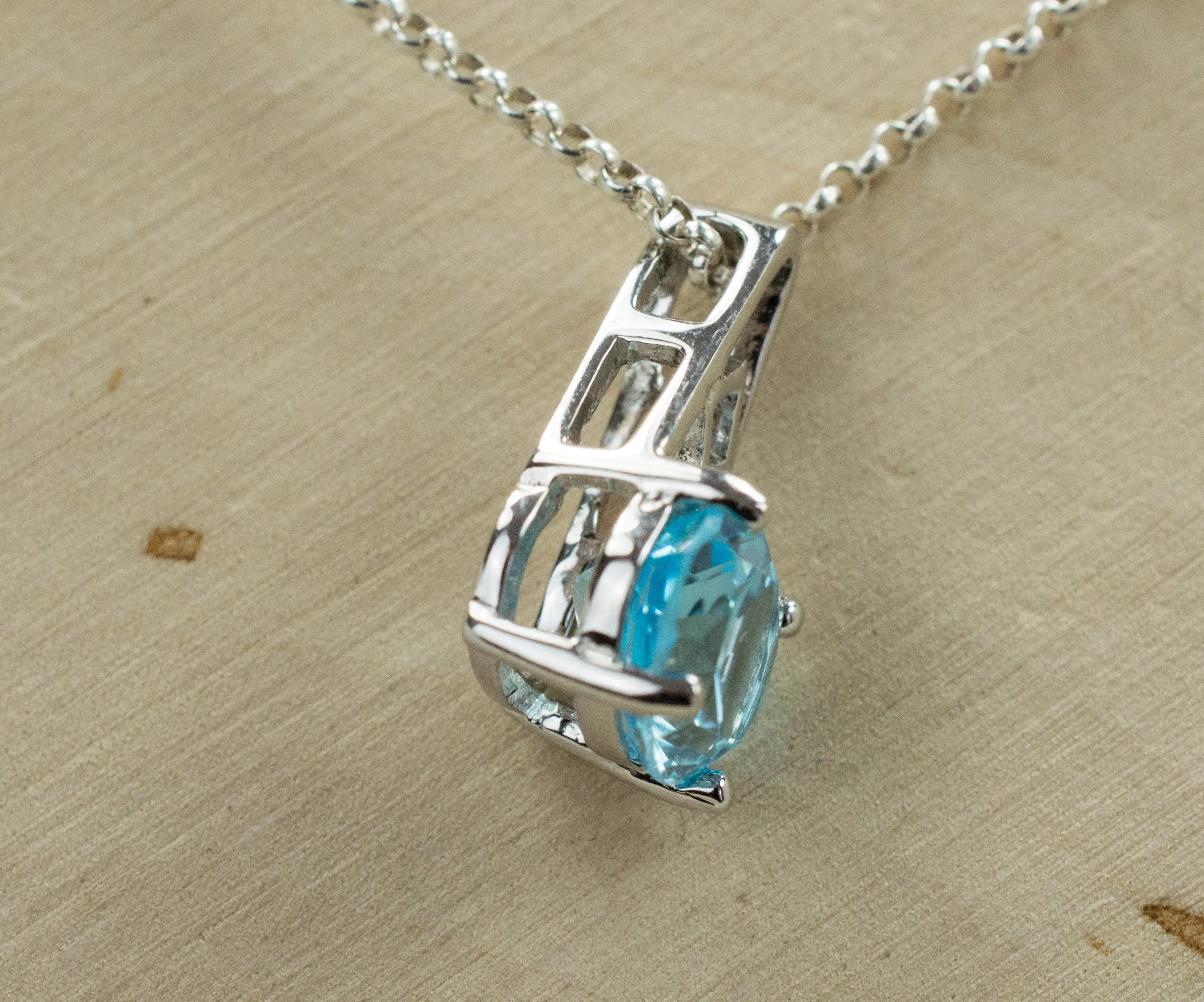 Blue Topaz Pendant; Genuine Brazilian Topaz; 2.890cts