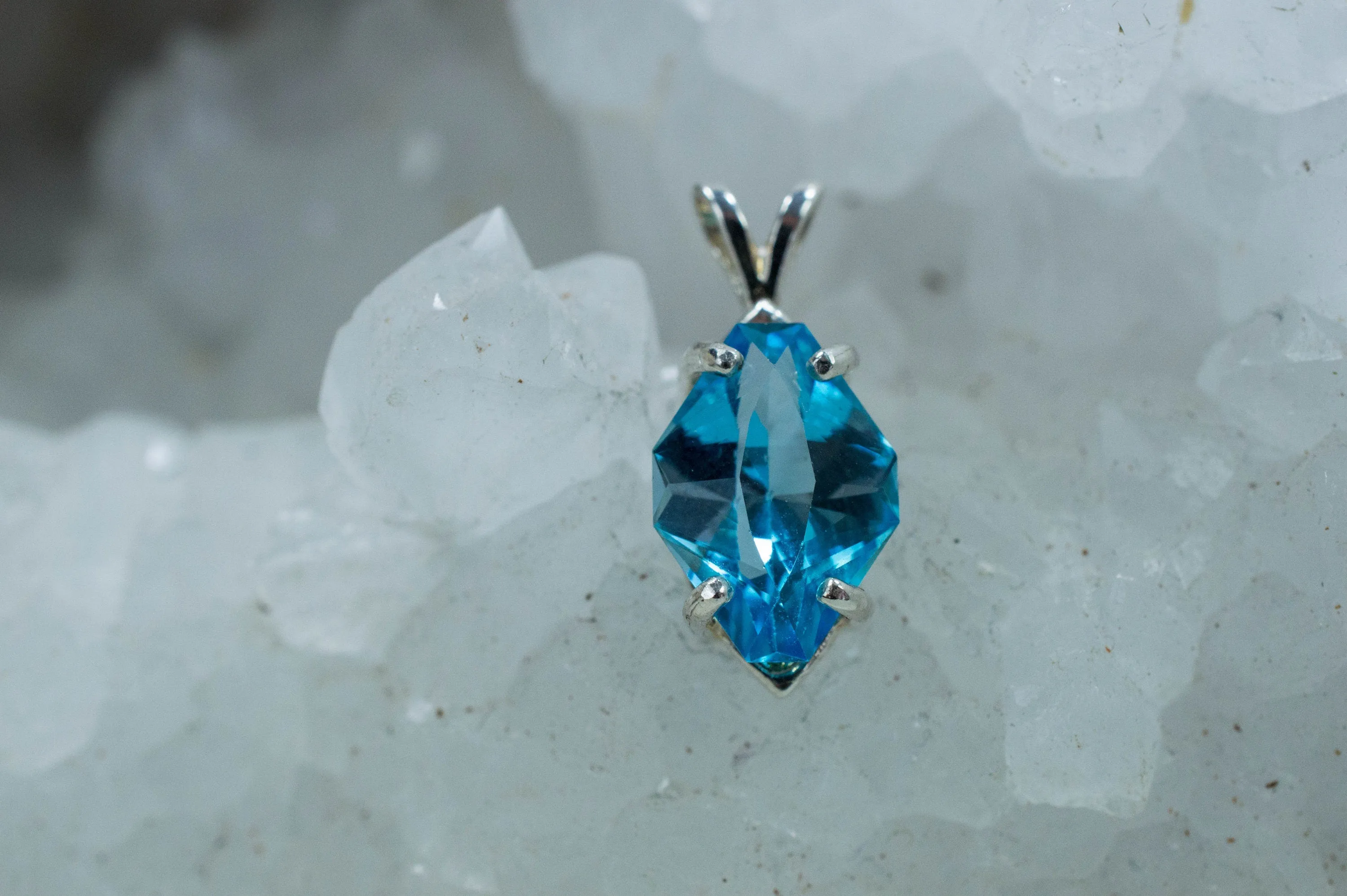 Blue Topaz Pendant; Genuine Brazilian Topaz; 3.930cts