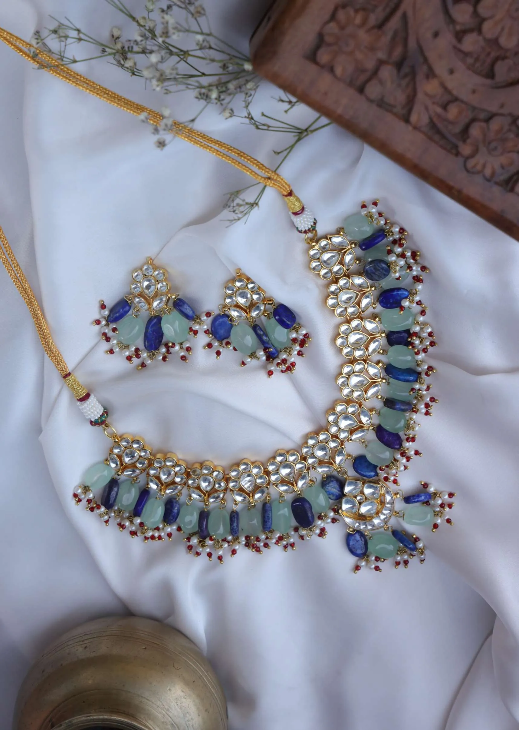 Multicolored Kundan Choker With Floral Motifs