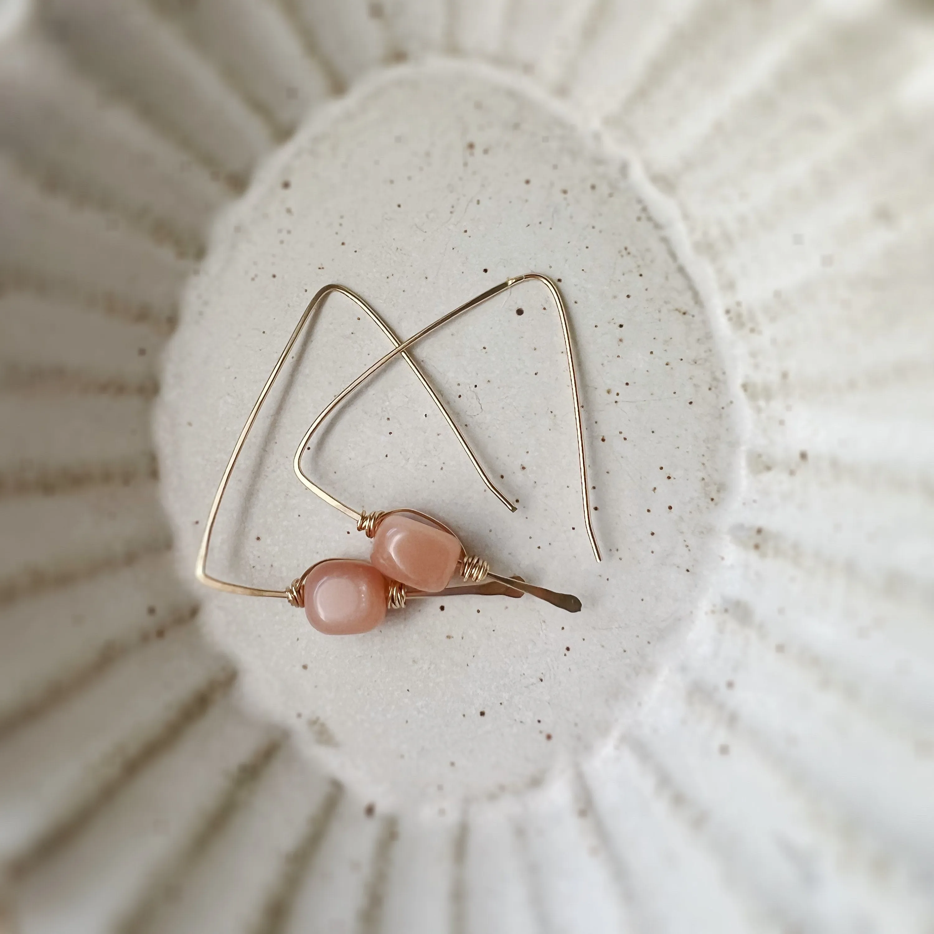 Tyra Geometric Gold Hoop Threaders