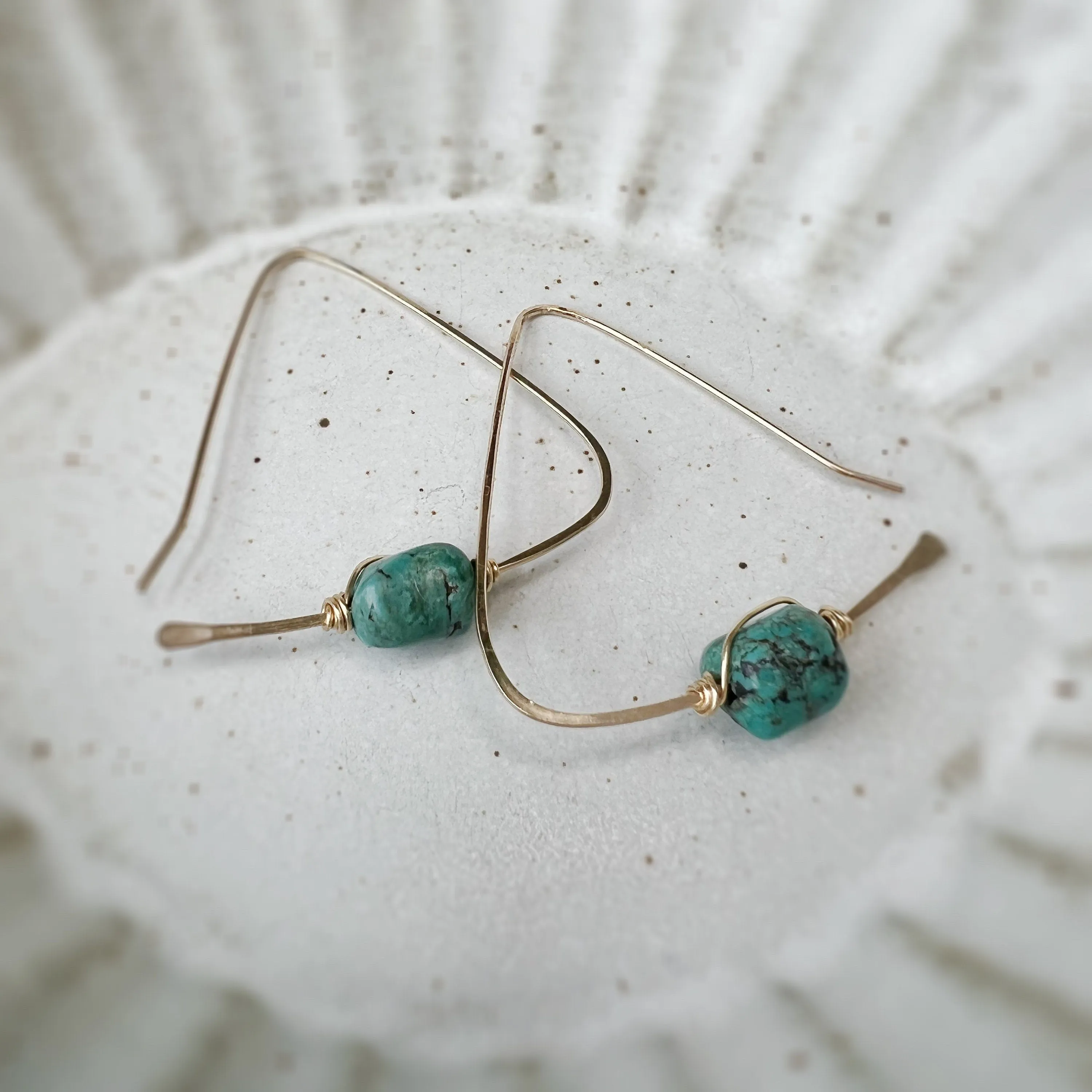 Tyra Geometric Gold Hoop Threaders